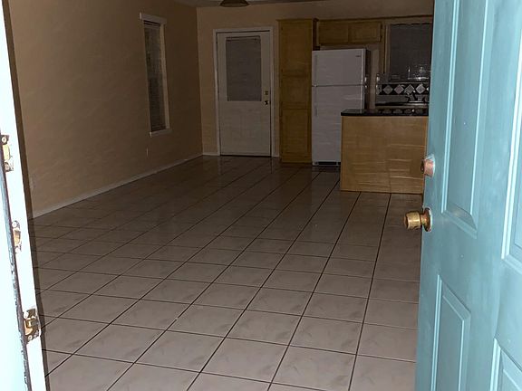 5th image of 1106 Lexington Cir APT D