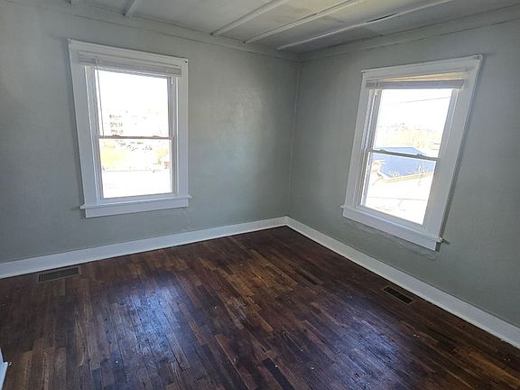 5th image of 162 Olive St