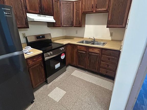 4th image of 469 Clinton Ave