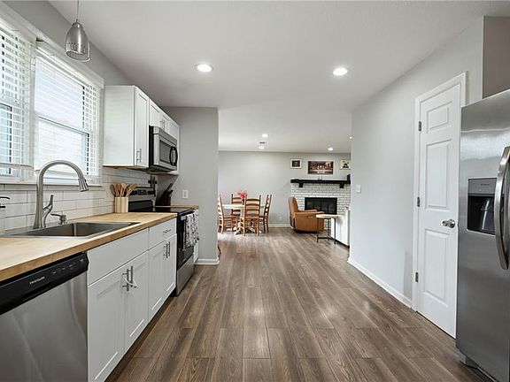 5th image of 360 S Peculiar Dr