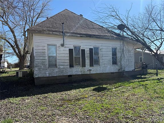 4th image of 718 E Main St