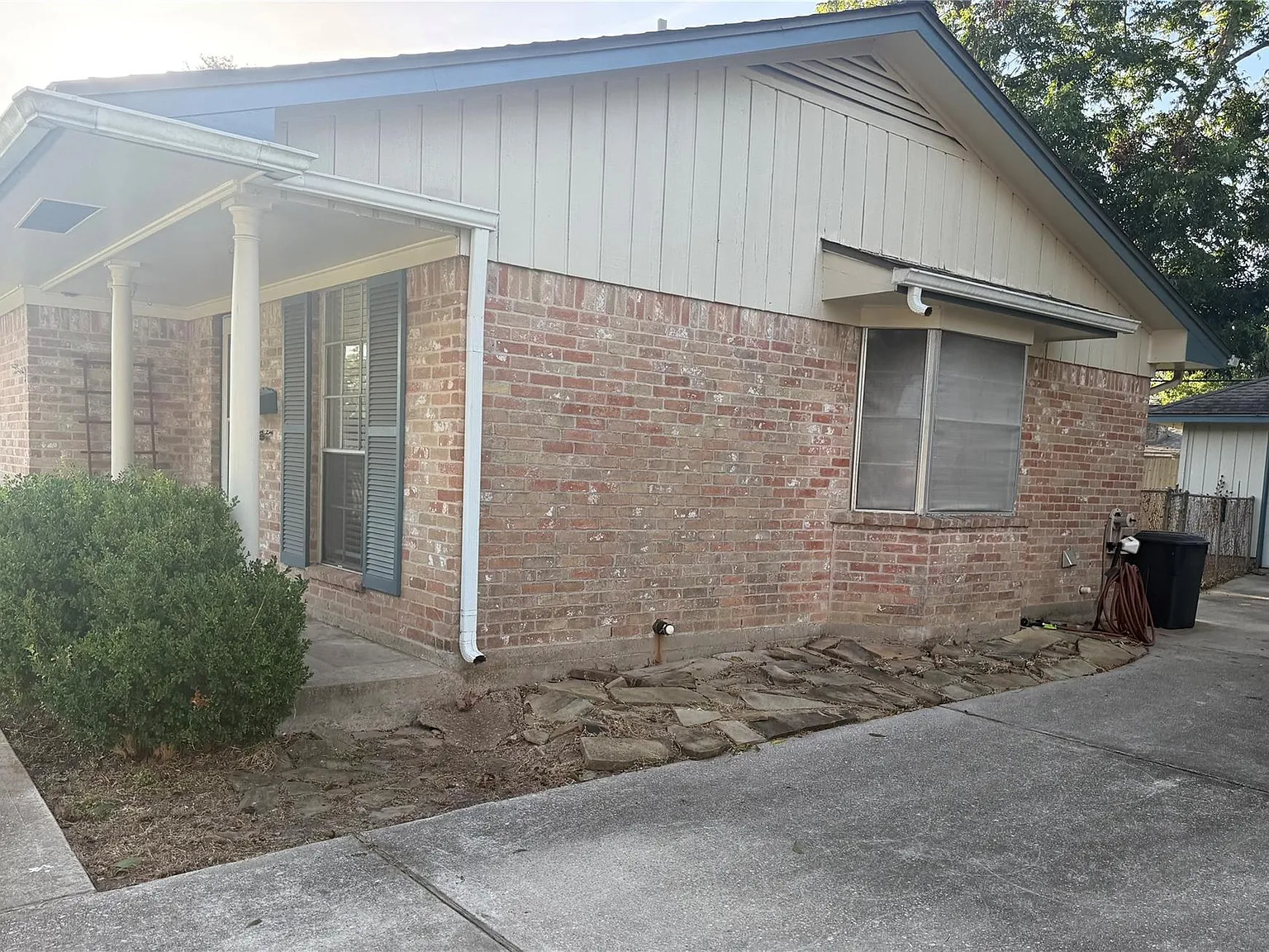 3 bed, 2.0 bath, 1140 sqft, $1,850 — Photo 2