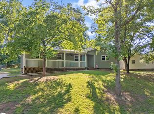 104 Pinonwood Ct, Simpsonville, SC 29680