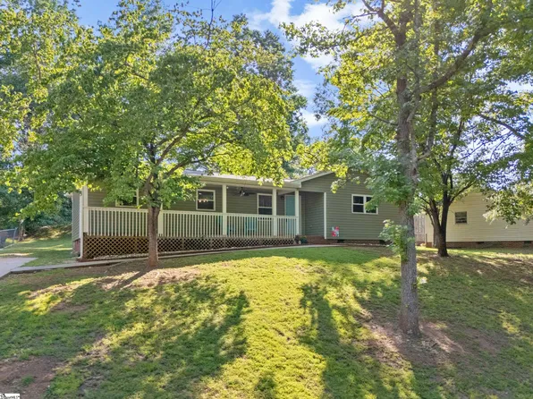 104 Pinonwood Ct, Simpsonville, SC 29680