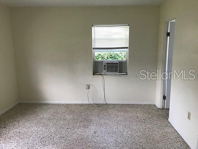 2nd image of 2115 Bay St APT 1