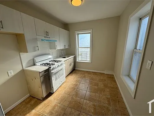 220 Roseville Ave #308 — Photo 1