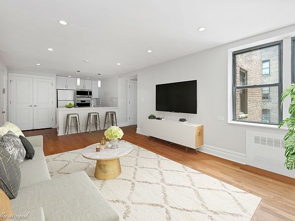 4th image of 69 Bennett Ave APT 409