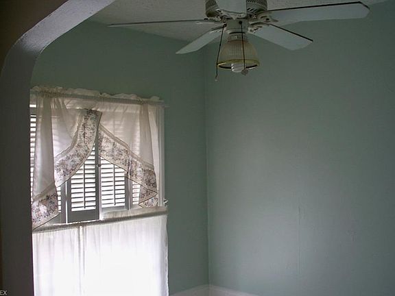 3rd image of 3662 Washington Blvd