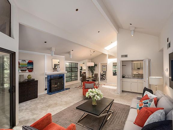 4th image of 35 9th Ave APT 14