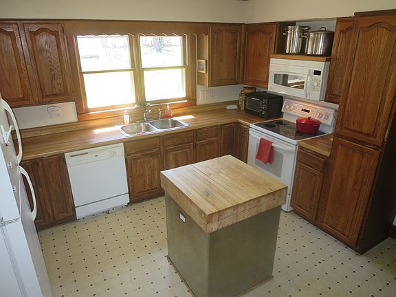 2nd image of 607 W Friedman St