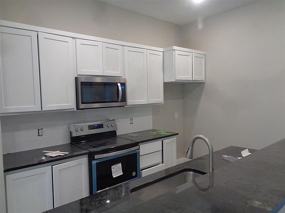 2nd image of 506 Bellaire Cir