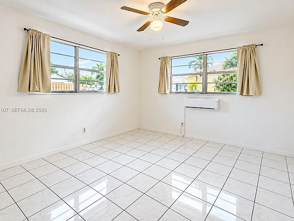 5th image of 1401 Grant St APT 3