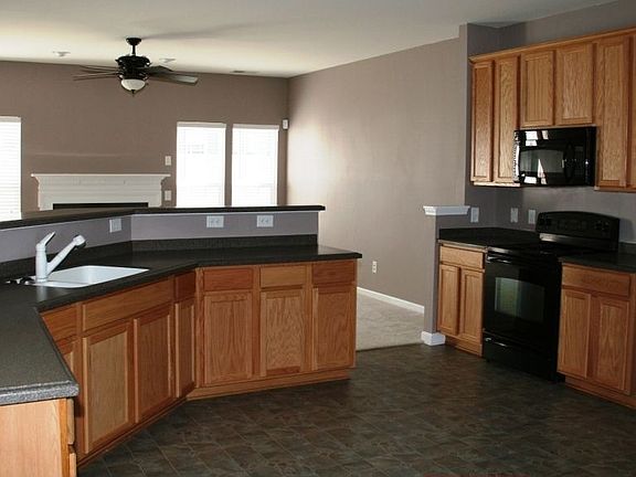 Open floor plan eat-in-kitchen