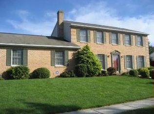 2130 Canterbury Dr, Mechanicsburg, PA 17055