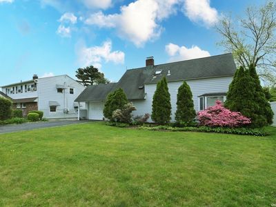 20 Glazer Lane, Levittown, NY, 11756