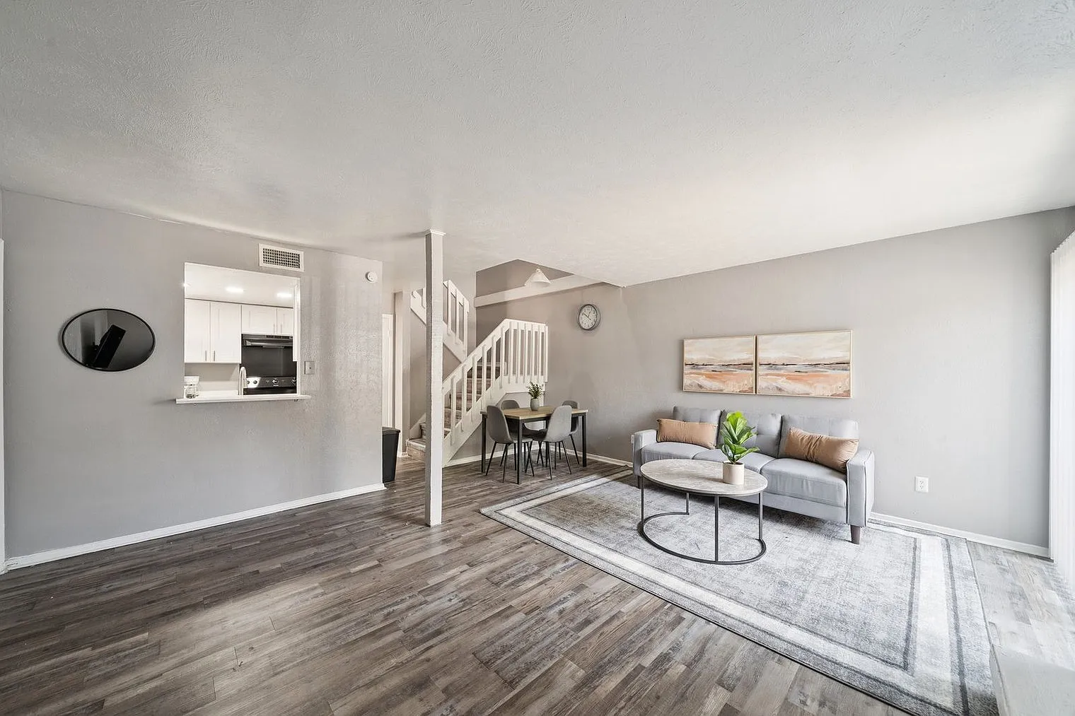 1 bed, 1.0 bath, 871 sqft, $1,528 — Photo 4