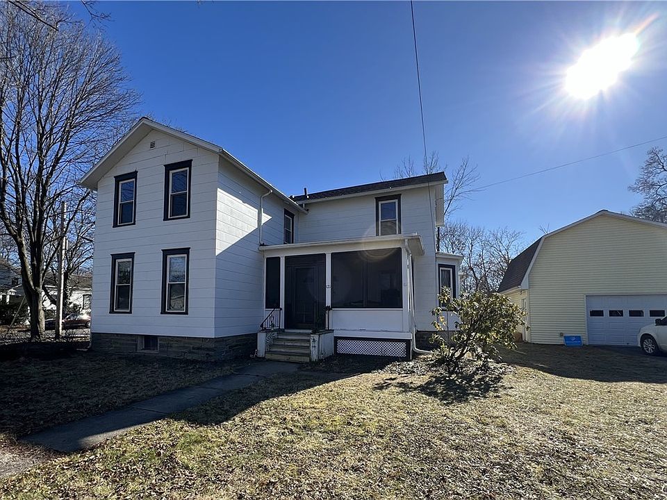 1st image of 121 E Main St