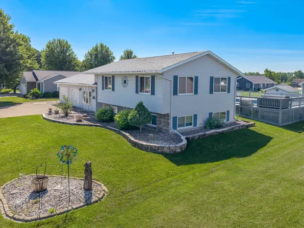 740 E Scott St, Omro, WI 54963