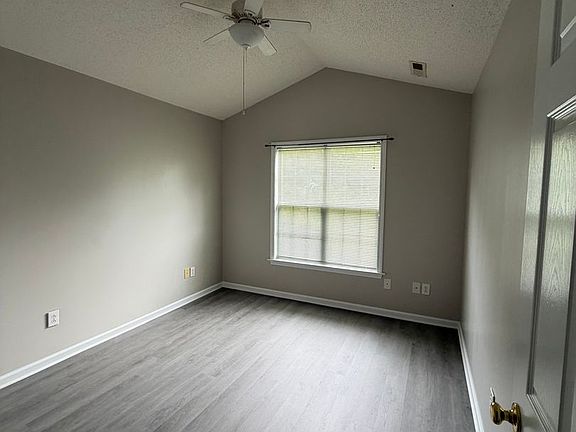 4th image of 3841 Blue Grass Ct