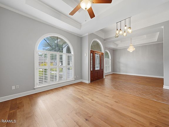 5th image of 112 Constitution Dr