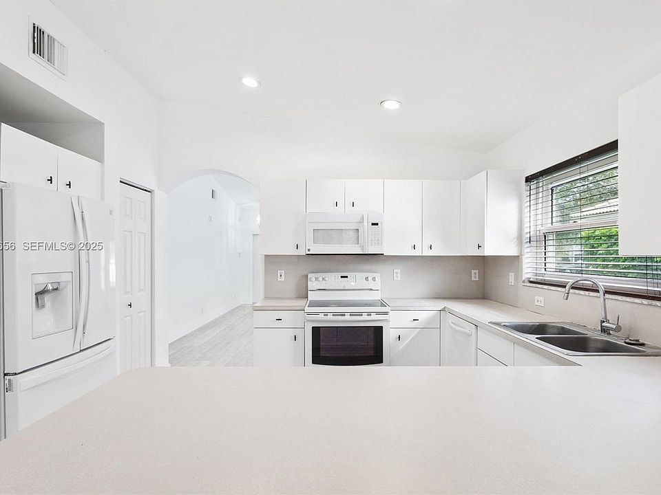 1st image of 1050 SW 164th Ave #1050