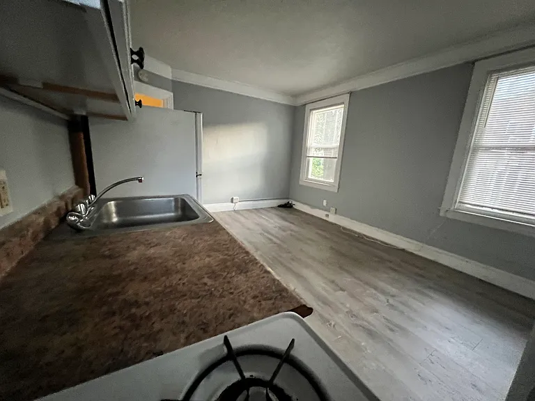 83 Englewood Ave #8 — Photo 19