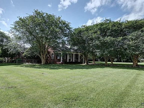 2nd image of 605 Canal Blvd