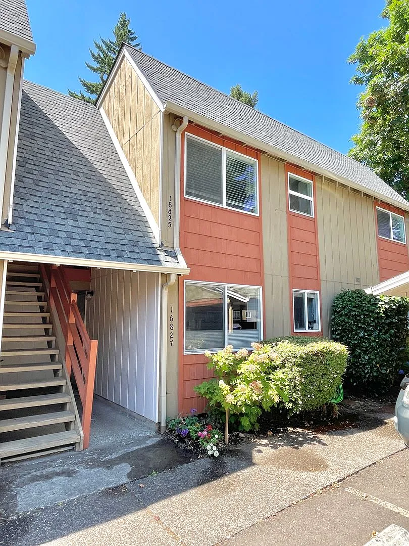 Newly renovated 2 bedroom condo with off-street parking — Photo 1