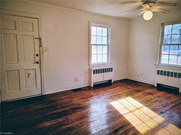 3rd image of 1400 Roslyn Dr Unit 16A