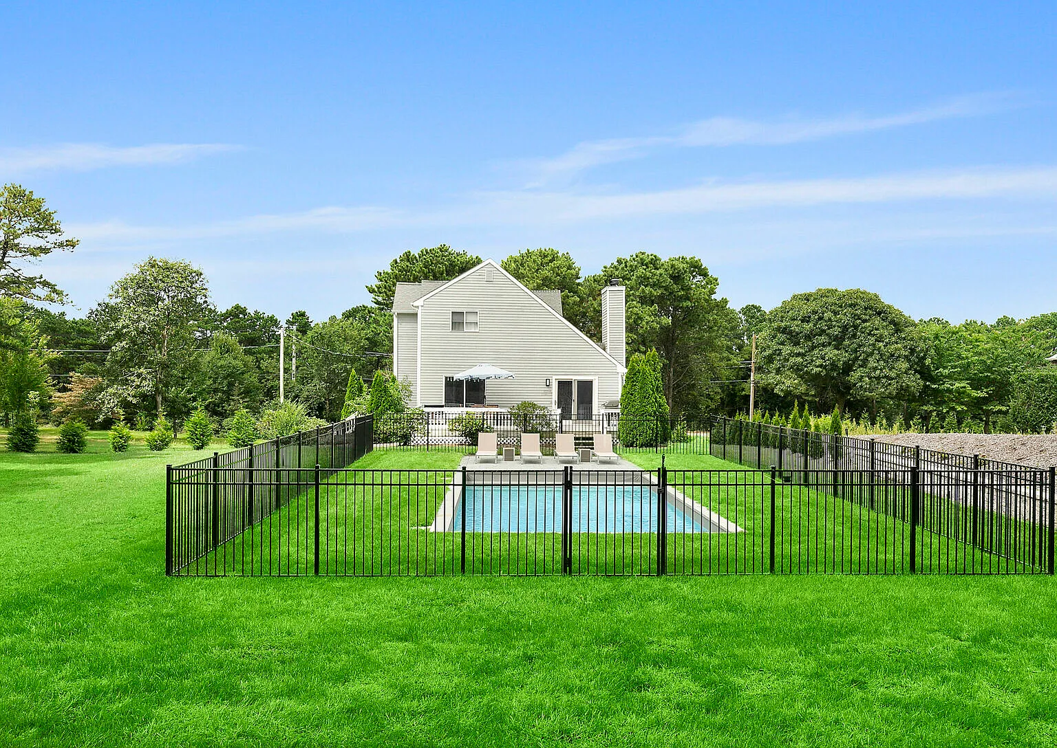 Charming and Completely Renovated Southampton Home!! — Photo 1