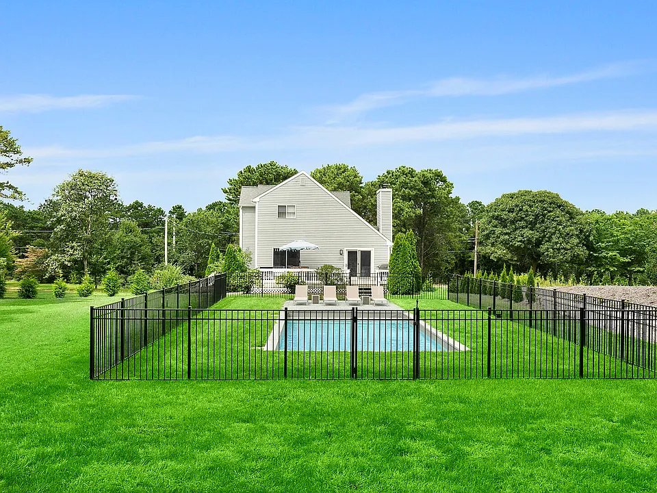 122 Longview Rd