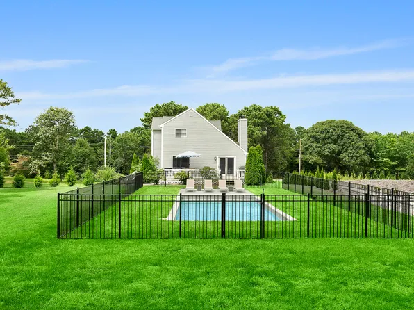 https://photos.zillowstatic.com/fp/e69d8b7ff93a0477d8860f2e253ff85a-p_e.webp