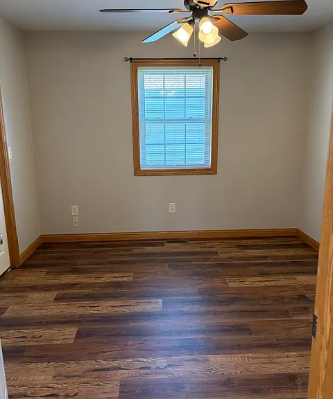 410 Commercial Ave SW #1 — Photo 2