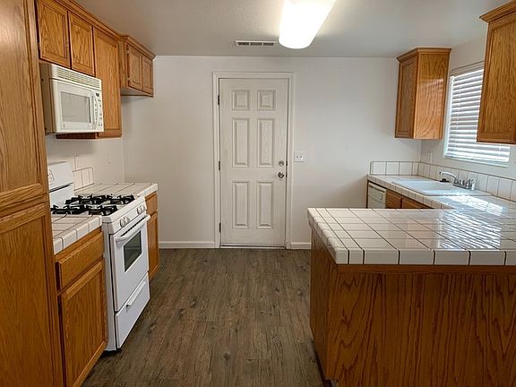 4th image of 2302 N Vickie Ct