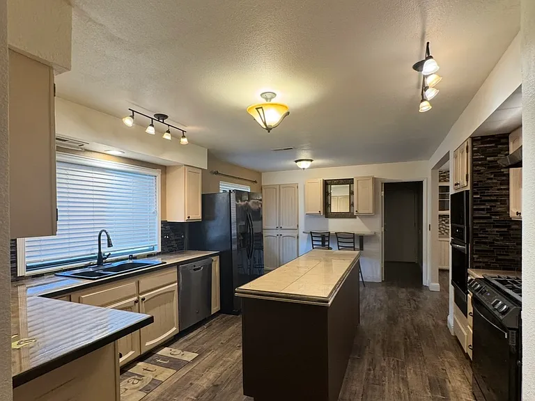 3844 Bechelli Ln — Photo 6
