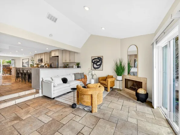 6992 Camino Degrazia, San Diego, CA 92111