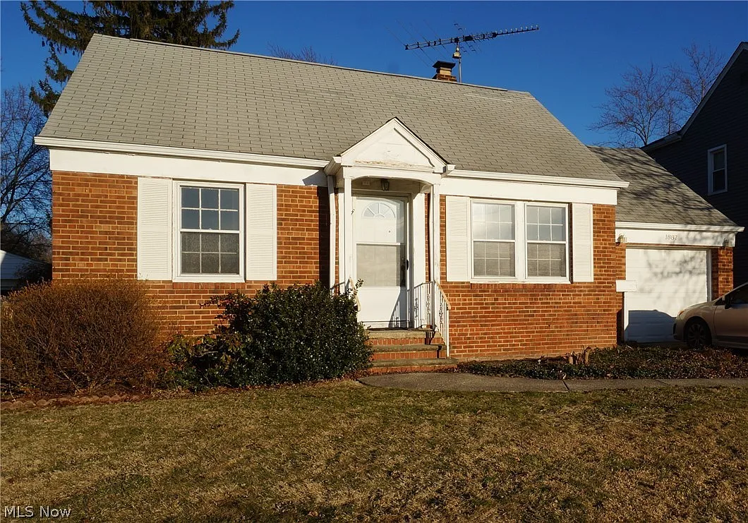 1887 Lawnway Rd photo 1