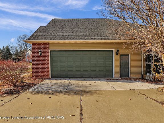 5th image of 16925 Broadview Dr