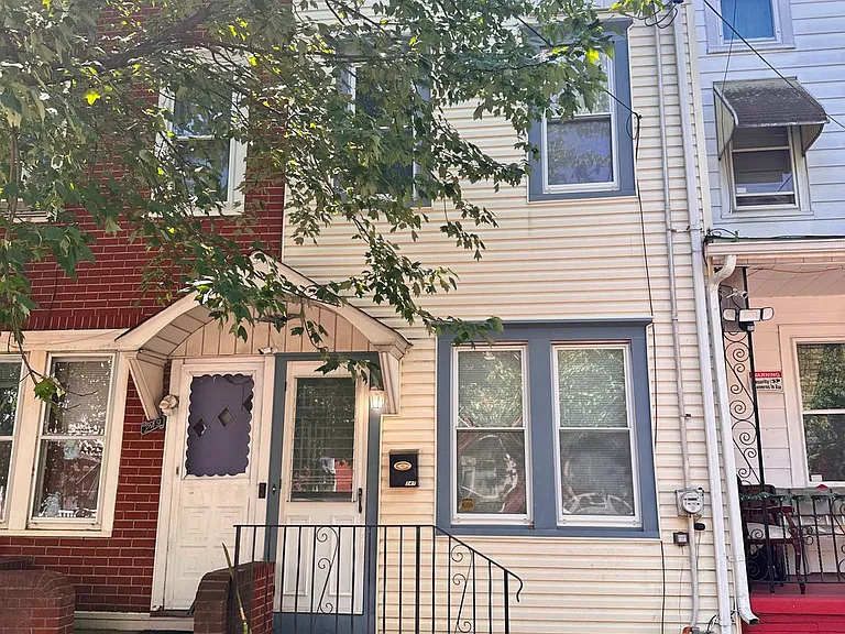 247 Morris Ave — Photo 2