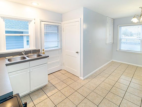 5th image of 2438 N Governor St