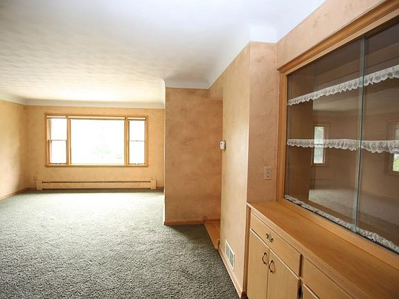 4th image of 1485 Albany Ave