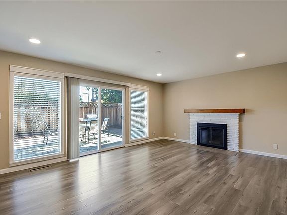 4th image of 728 Golden Oak Dr
