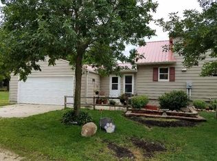 2075 Neon Rd, Oelwein, IA 50662