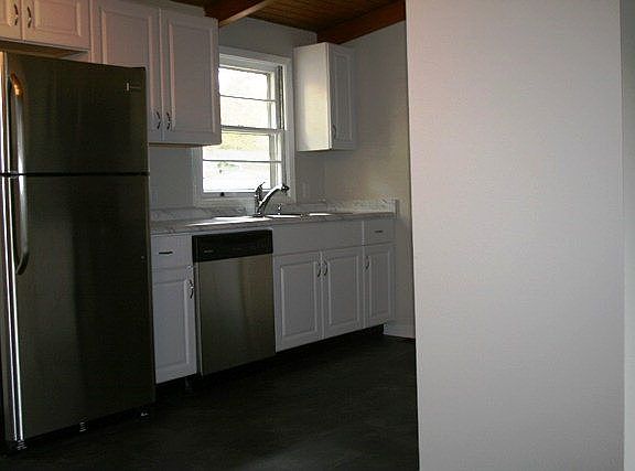 3rd image of 1156 Dale Cir
