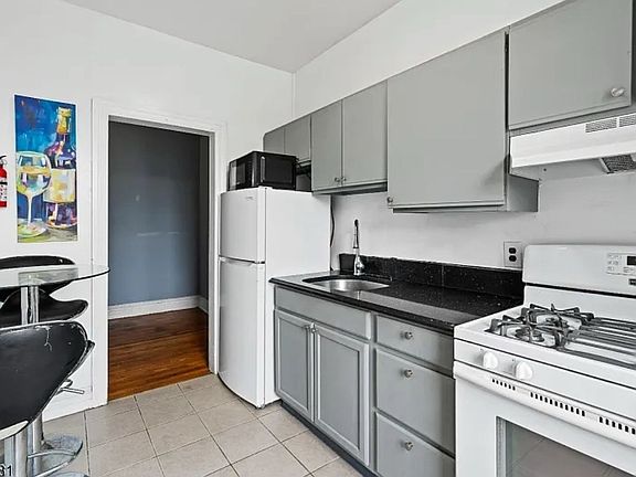 3rd image of 124 Storms Ave Ste 1