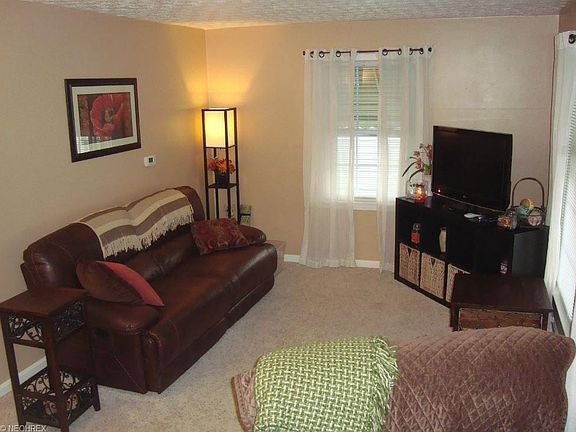 5th image of 3217 Oakwood Dr