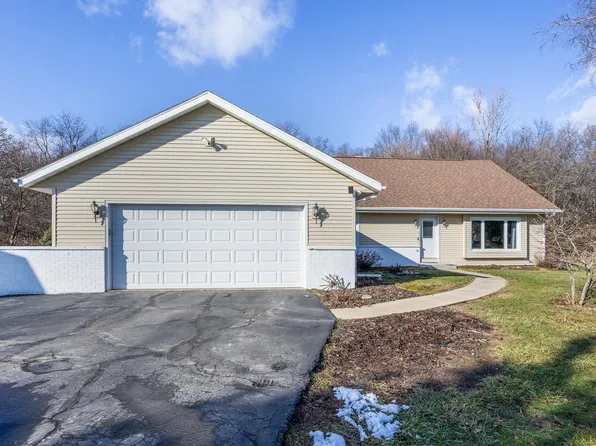 6668 W Wood Ridge Dr, Janesville, WI 53548