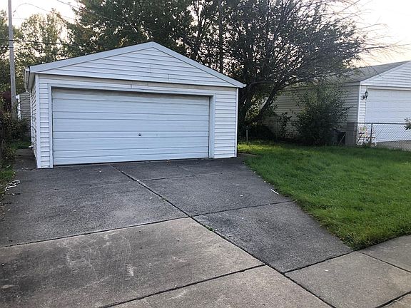 3rd image of 20894 Country Club Dr
