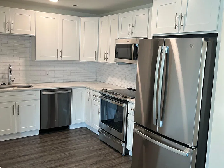 106 Leverington Ave #C — Photo 4