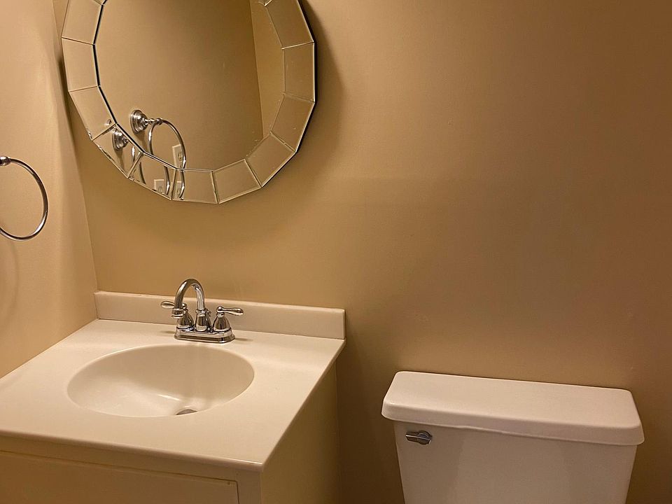 1st image of 165 Fox Hollow Ln